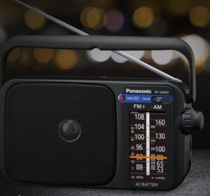 RF-2400 RADIO PORTATIL PILA Y CORRIENTE